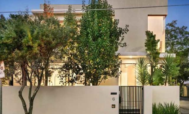 Telstra chief executive Andrew Penn sells South Yarra townhouse