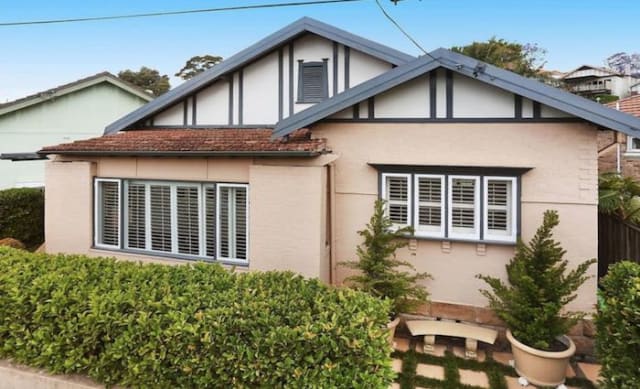 Channel Nine sports presenter James Bracey pulls Cammeray home from auction