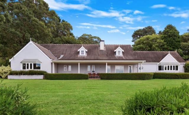 Queen of comedy Noelene Brown sells in South Highlands