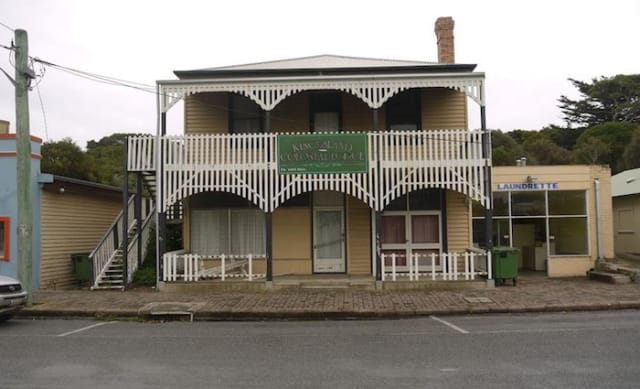 Lodge in Tasmania's Currie changes hands for $280,000
