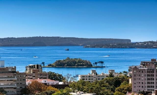 Channel 10's Aerobics Oz Style former presenter Anton Scott has lists Rushcutters Bay apartment