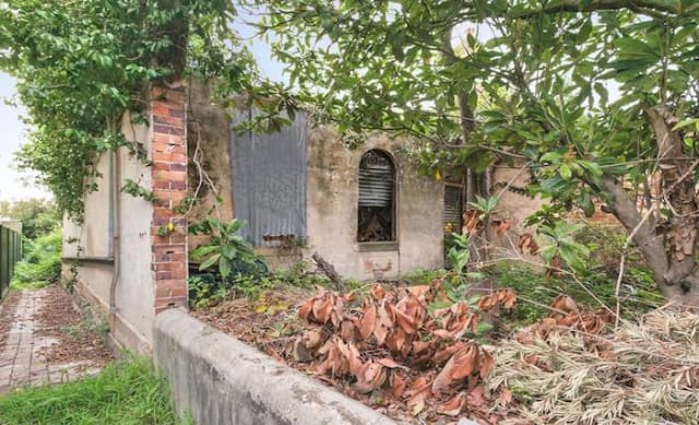 Overgrown Enmore former boarding house sold for less than expected 