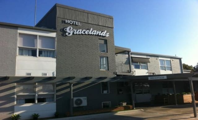 Parkes' Hotel Gracelands for sale