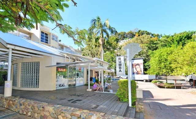 Commercial outlet in Noosa Heads changes hands for $1.375 million