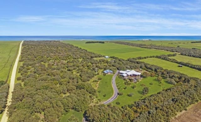 Round the Twist creator Paul Jennings sells coastal 21 ha Warrnambool home