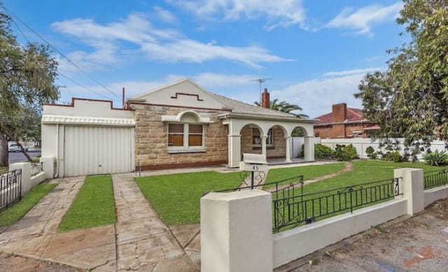 Manningham art deco style house sold by mortgagee