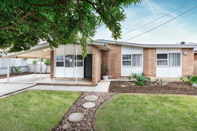 Mid century modern trophy home in Novar Gardens sold