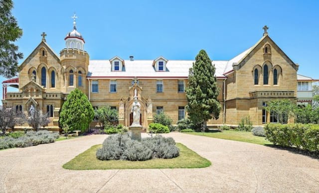 The Abbey of Roses Warwick for sale