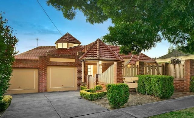 Balwyn North three bedroom house sold at auction for $2.3 million