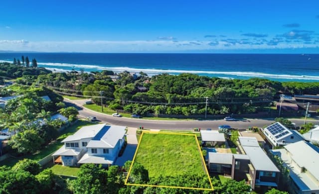 The Block judge Shelley Craft lists at Byron Bay