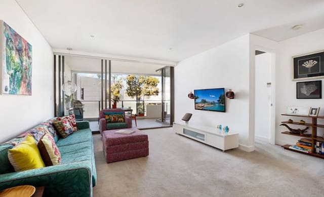 REIA president Malcolm Gunning lists Darlinghurst investment apartment