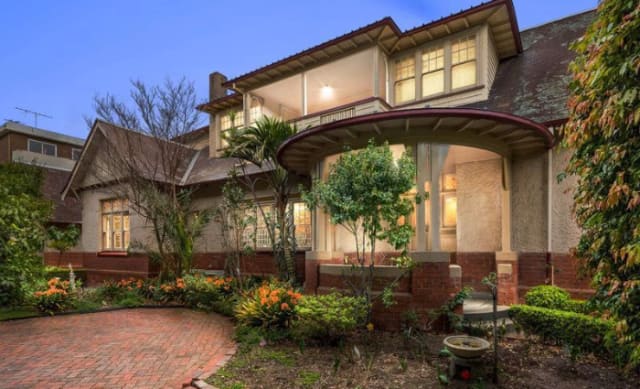 Fairfax, St Kilda's 1915 trophy home passed in without bid