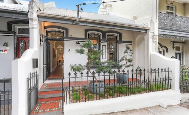 4 Corners journalist Michael Brissenden buys inner Sydney, Newtown terrace