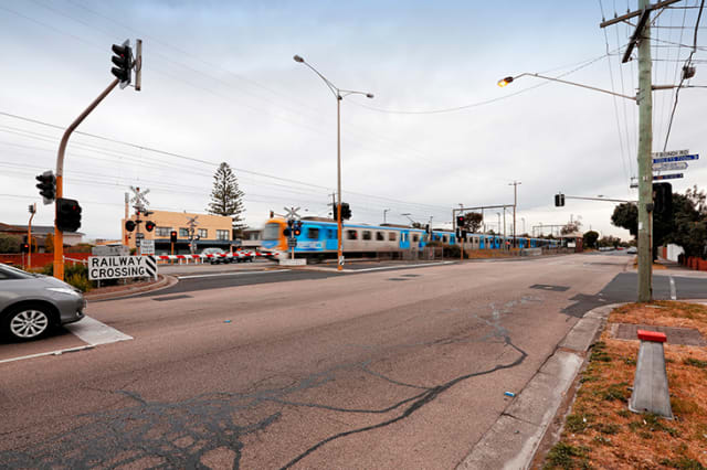 Bonbeach and Edithvale level crossing removals delayed by EES