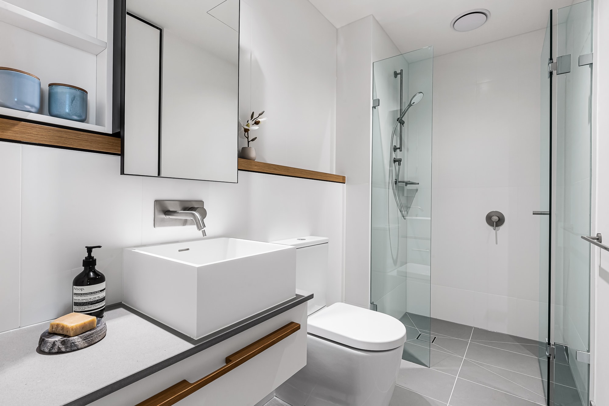 Urban’s tour of a completed Volaire apartment