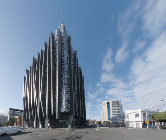 The Spot aka Law & Business by Metier 3. Images © Ben Kreunen Melbourne University's building infrastructure upgrade