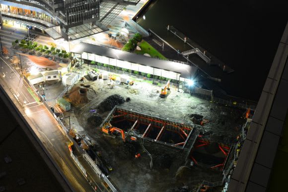 The core pit is being formed and two cranes have now been installed on site. Image: Glennwilson at OzScrapers Docklands construction update June 2017 (with 3D)