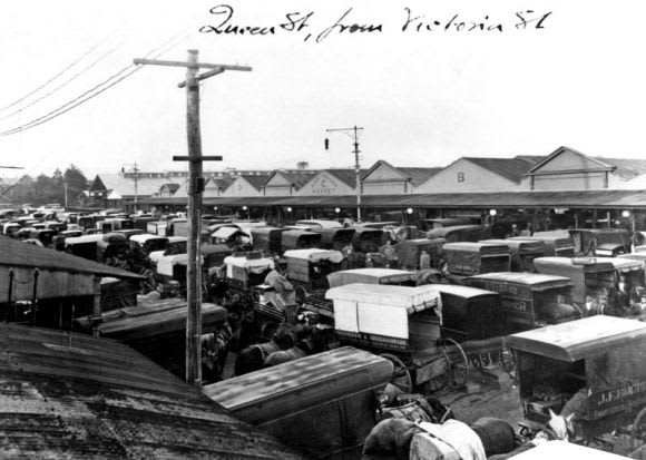 Victoria Street in peak hour. Image © Peter Maltezos UNESCO World Heritage listing for the Vic?