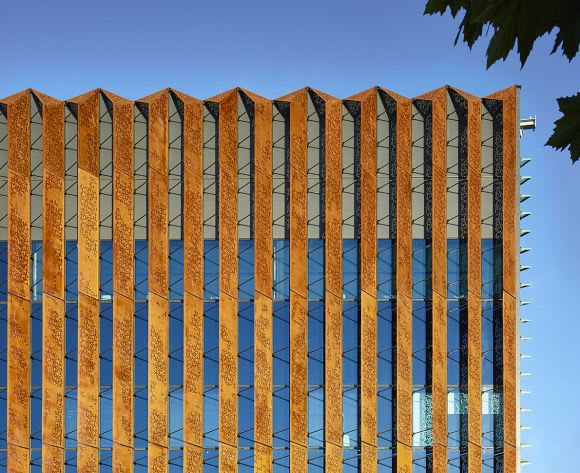 The design of the Shepparton Law Courts draws on its regional setting. Image : Scott Burrows Photographer Shepparton Law Courts officially opens