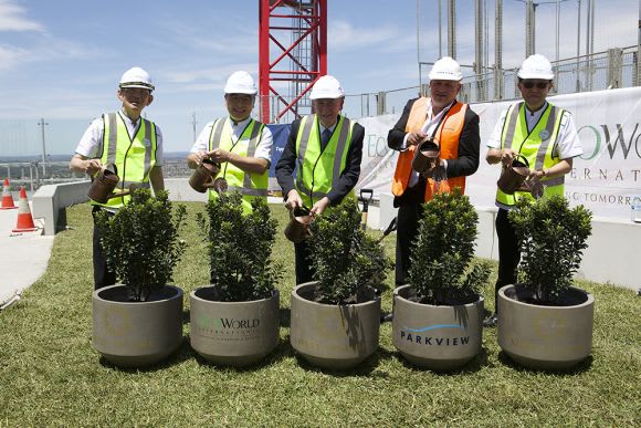 Dato Teow Leong (EcoWorld), Tan Sri Liew Kee Sin (EcoWorld), Bob Dwyer (LordMayor), Tony Touma (Parkview), Yap Foo Leong (Ecoworld) Parramatta’s West Village tops out at 40 levels