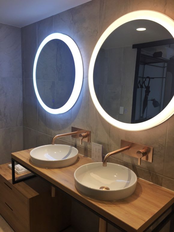 Glowing mirrors Glowing mirrors