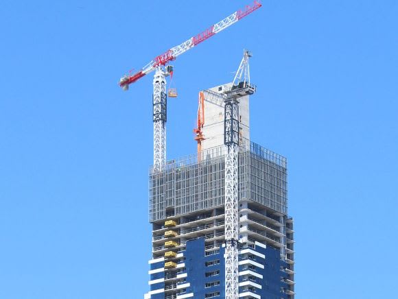 The Potain stands as Melbourne's highest tower crane A new challenge brings a new crane to Brady's Vision Apartments