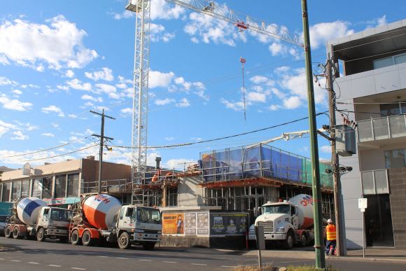 Smaller cranes for smaller builds have become more popular Pulse of the construction industry: Melbourne tower crane count March 2016