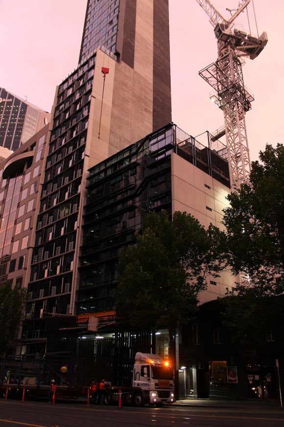 Delivery of the the largest HBS unit during evening hours Up close with the Hickory Building System