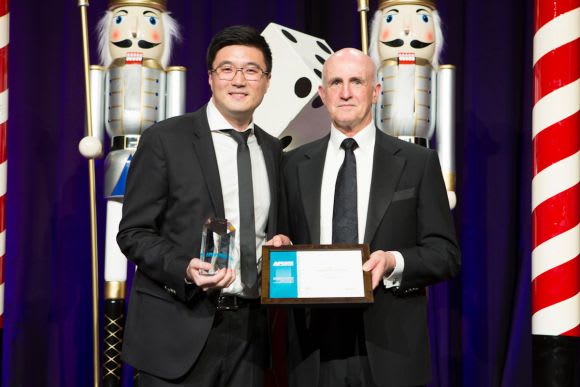 Mohan Du with ASPT CEO Daryl Browning upon receiving the award Capital Alliance Investment Group goes from strength to strength