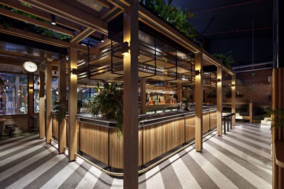 The front bar which greets visitors at the entry from Flinders Lane. Image courtesy Sand Hill Road Garden State Hotel (Previously Known as Rosati)