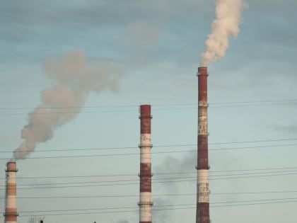 Пыль с запахом бензина. Омичам рассказали, чем на самом деле пахло в городе