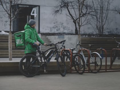 В Омской области за год выросло число вакансий с ежедневными выплатами