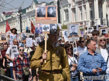 В колонне Бессмертного полка прошла 101 тысяча омичей – такого количества участников еще не было (ФОТО)