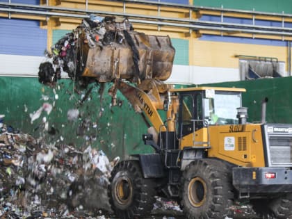 Глава Омской области заявил о возможности расторжения договора с мусорным оператором