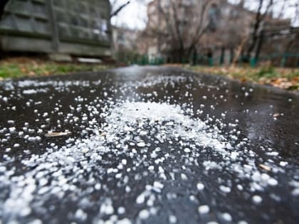 Дорожные службы занимаются подготовкой противогололедных материалов к зимнему сезону