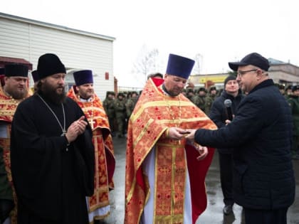 Омскому танковому институту подарили мощи святых, чтобы они вдохновляли курсантов на подвиги