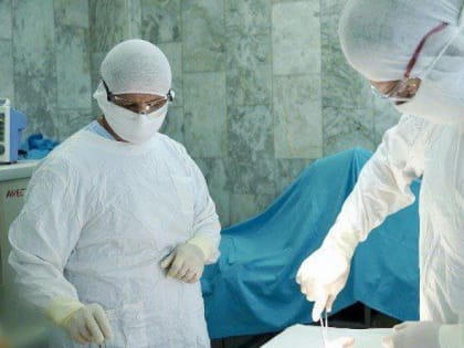 Омские хирурги спасли руку 90-летней пенсионерке