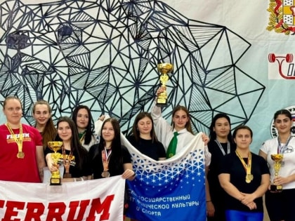 Соревнования по троеборью в СКК им. В. Блинова