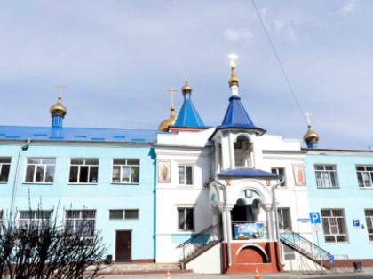 Митрополит Владимир поздравил прихожан храма иконы Божией Матери «Знамение» со Святой Пасхой
