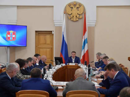 Губернатор Омской области обсудил вопросы защиты прав дольщиков