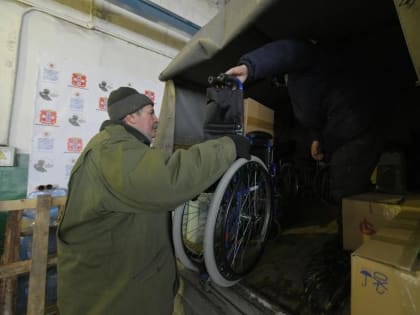 Региональный Минтруд передал для бойцов, проходящих лечение в госпитале Донецка, технические средства реабилитации