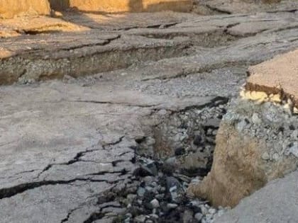 Омской новостройке, около которой обвалился грунт, обрушение не угрожает