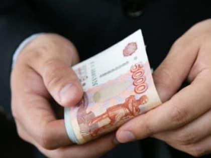 Семеро директоров омских спортшкол в среднем получали более 100 тыс рублей в месяц