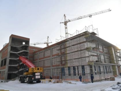 Виталий Хоценко проинспектировал стройплощадку школы в микрорайоне «Прибрежный»