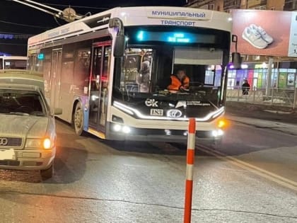 В Омске «Ауди» насмерть сбила идущего через дорогу мужчину