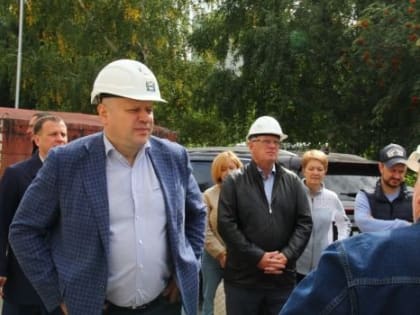 Шелест приехал на стройку и увидел, как «театр превращается в цирк»