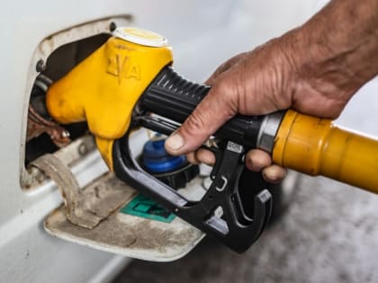 В Омске самый дорогой бензин за август стал дороже еще на 5%