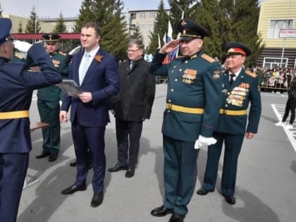 Виталий Хоценко поздравил выпускников Омского автобронетанкового института с окончанием учебы