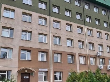 Омские медики оказывают поддержку подшефному Стахановскому родильному дому