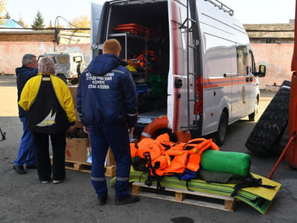 Из Омска в Луганск отправилась очередная партия гуманитарного груза